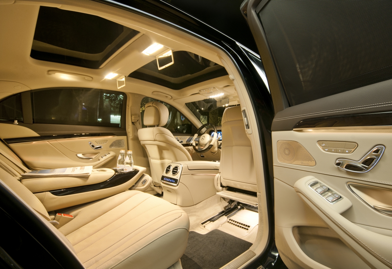 Limousine Service - Chauffeurs Service Warsaw - Airport